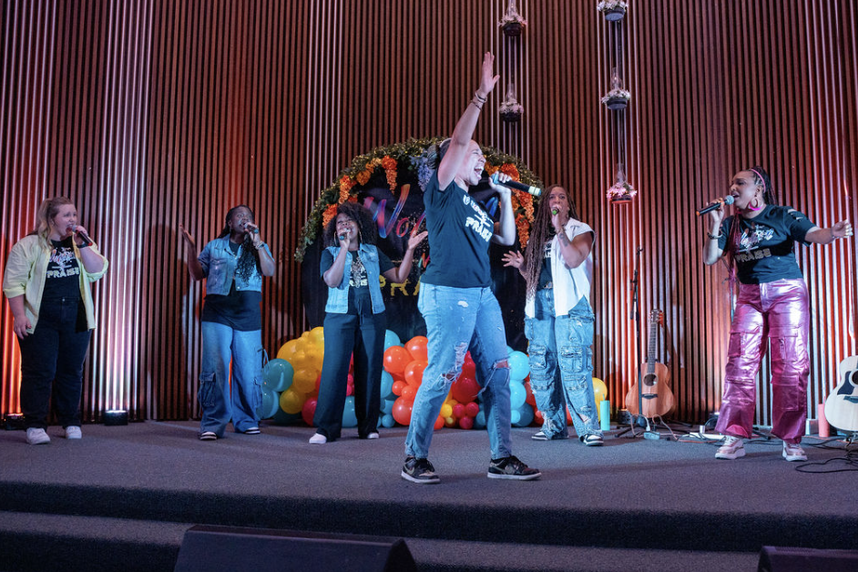 Crowd worshipping